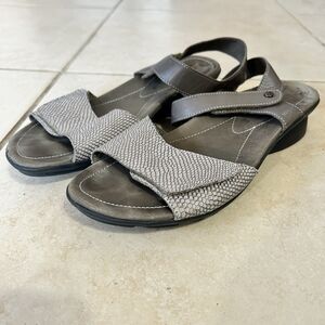 Mephisto Pattie Sandals Slingback Low Wedge Gray Snakeprint Leather Sz  39 / 8.5
